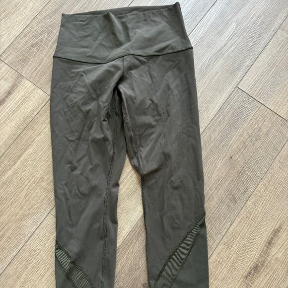 COPY - Lululemon Green Leggings Cropped - Size 4 or 6 Netting Asymmetrical Bott… - Picture 1 of 6